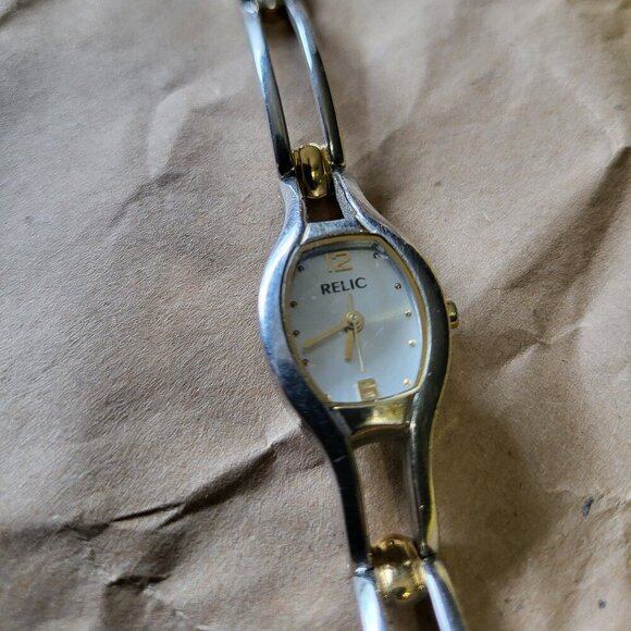 WOMANS RELIC BY FOSSIL WATCH - Picture 1 of 5